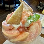 ビストロスリール - 桃のパフェ