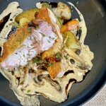 ビストロスリール - 国産地鶏のパリパリ焼きキノコクリームソース