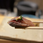 すしやのたい悟 - シマアジ、厚切りのネタ！