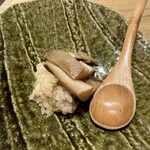 すしやのたい悟 - 房州蒸しアワビ肝ソース仕立て