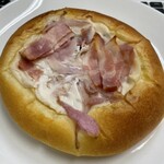 ル・プチメック - ブリオッシュのタルトフランベ330円。