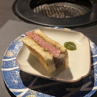 焼肉 牛印 新宿店 - シャトーブリアンステーキサンド