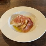 アルベルゴ アスペラ - 本日のパスタ①桃の冷製パスタ