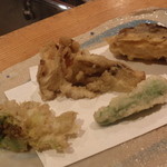 左から、ふきのとう、舞茸、ししとう、椎茸