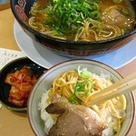 ひゃくてんまんてん - 金曜日：醤油ラーメン500円+ライス130円