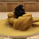 御料理 寺沢 - 玉蜀黍のすり流しに生海胆とキャビア