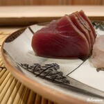 御料理 寺沢 - 備長炭と藁で薫香を付けた鰹