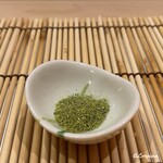 御料理 寺沢 - 葡萄山椒の粉山椒