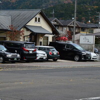 ゆば泉 宝ヶ池店 - 外観　マックの手前の建物