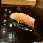鮨 さいとう - この日の1番。飛び抜けて旨いシマアジ。こんなシマアジあるのかとココロ動いた