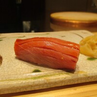 鮨 功 - トロ：宮城産の中トロ。