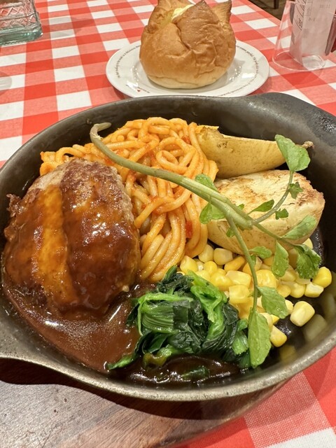 RAKERU Ionmoru Nagoyadomu Maeten