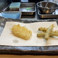 てんぷら天松 日本橋店 - いか・野菜（いんげん）（2024年8月22日撮影）