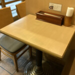 梅田 釜たけうどん - テーブル