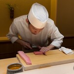 くるますし - 中トロの切付け