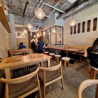自家製粉石臼挽きうどん 青空blue 本店 - 店内