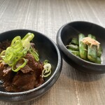 焼肉の名門 天壇 - 牛タン煮込み200円　ミニオイキムチ200円