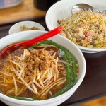 中華料理 東陽閣 - 麺飯セット（台湾ラーメン＋ニンニクチャーハン※半分）