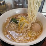 麺の風 祥気 - 煮干香味そば(塩)麺リフト