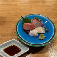 割烹 藤 - 刺身3種盛り合わせ！イカとホタテサービスしてくれた♡