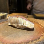 鮨 三心 - 根付き真鯵