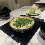 博多もつ鍋 やま中 - 