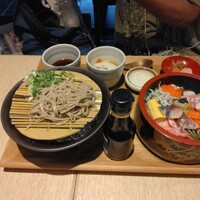 僧伽小野 京都浄教寺 - 海鮮丼と穴子とろろ付き冷たい蕎麦