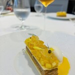 ソンブルイユ TOKYO - コアントローのジュレを散りばめたエキゾチックフルーツのデザート