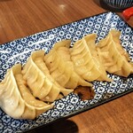 餃子と煮込み。しんちゃん - 