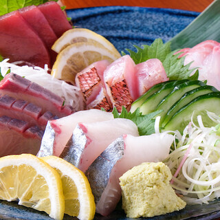 海鮮にこだわる居酒屋！毎朝市場から仕入れる新鮮な魚介が自慢