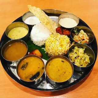 1度に様々な料理が味わえる【ランチセット】が充実！