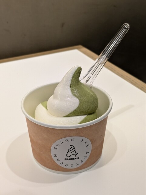 シルクレーム 阪急三番街店 （SILKREAM） - 大阪梅田（阪急）/ソフト