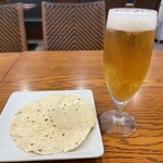 ジャイプール - セットのビールとパパド