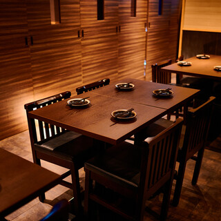 活気溢れた空間で寛ぎ、当店の味を存分にご堪能ください。