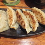 ラーメン若松 - 餃子です☆自家製の大きな餃子ですよ☆