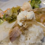 キッチン ブルー グローブ - 再びポテサラを乗せて