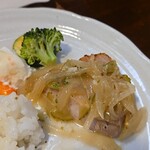 キッチン ブルー グローブ - 残り少ないロースソテー