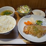 キッチン ブルー グローブ - 豚ロースソテー　シャルキュティエールのソース