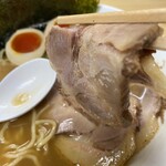 鶏麺亭 - 大ぶりなチャーシュー