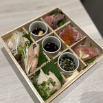 めしや因すけ - 特選肉刺し 重箱六種盛り合わせ