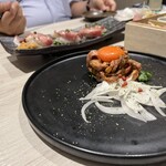 めしや因すけ - 道産和牛の炙らないユッケ風　極濃卵黄