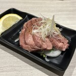 めしや因すけ - 「牛タン刺し」（2024.8/21）1,299円