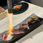 めしや因すけ - 大判道産和牛 ブリスケの炙り肉寿司 4貫盛り