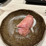 めしや因すけ - 大判道産和牛 ブリスケの炙り肉寿司