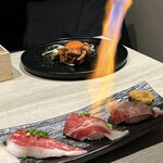 めしや因すけ - 大判道産和牛 ブリスケの炙り肉寿司 4貫盛り