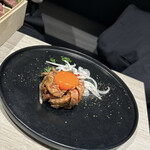 めしや因すけ - 道産和牛の炙らないユッケ風　極濃卵黄