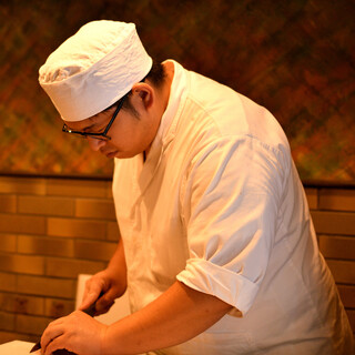 京都の伝統ある老舗料亭で腕を磨いた店主、佐藤