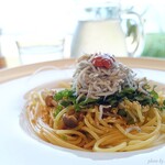 カフェ・ド・マンマ - 2023年7月　本日の日替わりパスタ（和風釜揚げしらす他）普通の1人前なんで100gくらいかな～