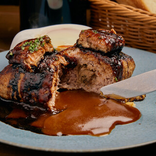 ふわふわジューシー！高級銘柄豚「岩中豚100%」のハンバーグ