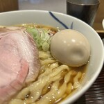 麺 みつヰ - 麺を大盛りにして良かったぁ、かなり旨そうな「中太ちぢれ麺」コレは啜り甲斐がありそうです_:(´ཀ`」 ∠):